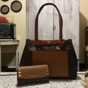Authentic Michael Kors Meredith tote AND wallet